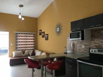 Se vende casa con piscina en San Rafael de Alajuela 24-212