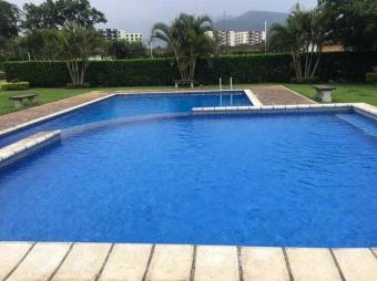 Se vende casa con piscina en San Rafael de Alajuela 24-212