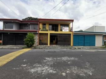 Se vende espaciosa casa en Alajuela 23-1083