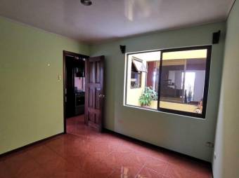 Se vende espaciosa casa en Alajuela 23-1083