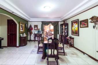 Se vende hermosa y espaciosa casa en Alajuela centro 23-453