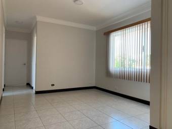 Se vende hermosa y espaciosa casas con patio en Alajuela 23-508