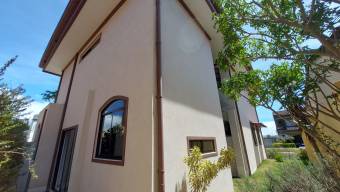 Se vende hermosa y espaciosa casa en el Guarco de Cartago 23-2852