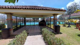 Se vende hermosa y espaciosa casa en el Guarco de Cartago 23-2852