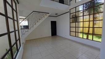 Se vende hermosa y espaciosa casa en el Guarco de Cartago 23-2852