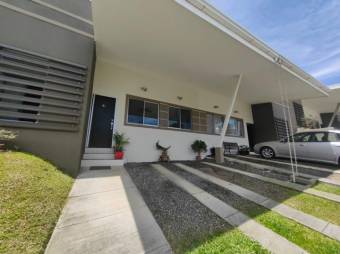 Se vende espaciosa casa con Piscina y terraza en San Rafael de Alajuela 23-3558