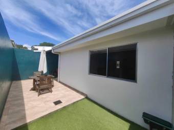 Se vende espaciosa casa con Piscina y terraza en San Rafael de Alajuela 23-3558