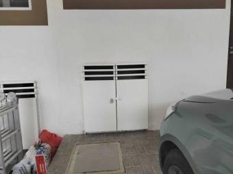 Se vende casa con patio en Desamparados de Alajuela 23-1790