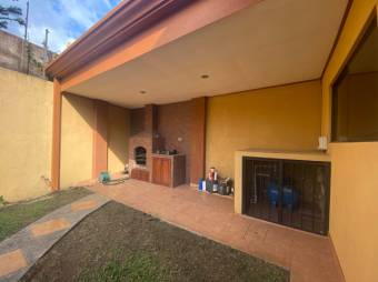 Se vende hermosa y espaciosa casa con patio en Desamparados de Alajuela  