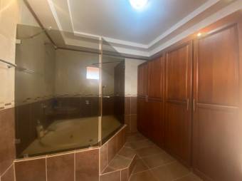 Se vende hermosa y espaciosa casa con patio en Desamparados de Alajuela  