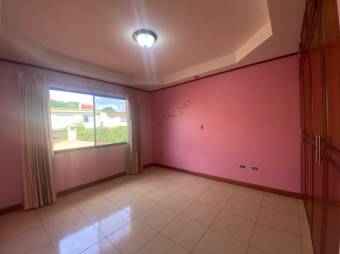 Se vende hermosa y espaciosa casa con patio en Desamparados de Alajuela 23-3063