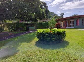 Se vende casa con gran lote de mas de 1211m2 en Guácima de Alajuela 24-88