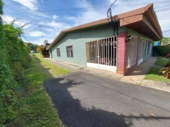 Se vende casa con gran lote de mas de 1211m2 en Guácima de Alajuela 24-88