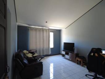 Se vende hermosa y espaciosa casa con patio en Santa Ana de San José 23-2732