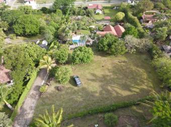 se vende casa con gran lote de 5366m2 en Guácima de Alajuela 23-3171