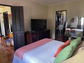 Se vende hermosa y espaciosa casa con patio en San Antonio de Escazú 23-979