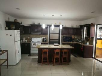 Se vende hermosa y espaciosa casa en coyol de Alajuela 23-473