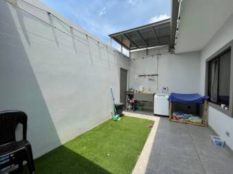 Se vende hermosa y espaciosa casa con patio en Coyol de Alajuela 23-350