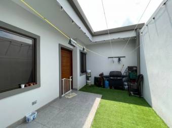 Se vende hermosa y espaciosa casa con patio en Coyol de Alajuela 23-350