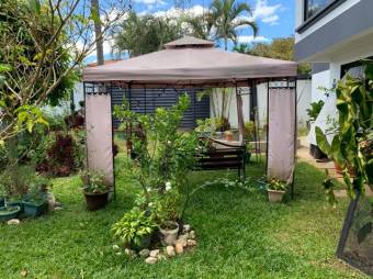 Se vende hermosa y espaciosa casa con patio en Alajuela centro 23-658