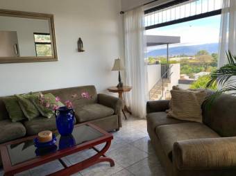 Se vende hermosa y espaciosa casa con patio en Alajuela centro 23-658