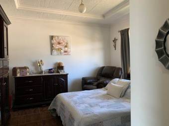 Se vende hermosa y espaciosa casa con patio en Alajuela centro 23-658