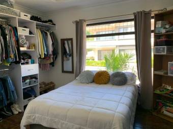 Se vende hermosa y espaciosa casa con patio en Alajuela centro 23-658