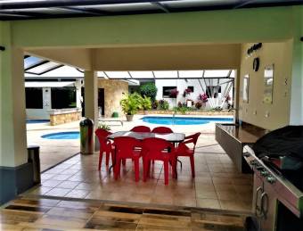 Se alquila lindo y espacioso apartamento con piscina en Santa Ana de San Jose 23-269