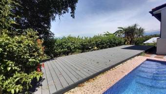 Se alquila hermosa y espaciosa casa con terraza en Brasil de Santa Ana 23-1119