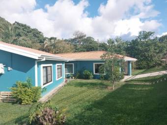 Se alquila espaciosa casa con terraza y amplias zonas verdes 24-73