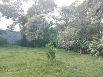 Se alquila espaciosa casa con terraza y amplias zonas verdes en San Rafael de Escazú  24-73