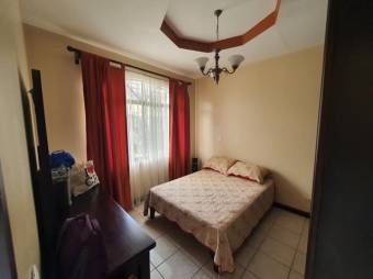 Se vende espaciosa casa con patio en Alajuela centro 23-1320