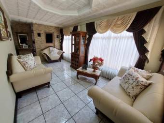 Se vende espaciosa casa con terraza en San Rafael de Alajuela 23-525