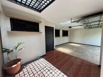 Se vende hermosa y espaciosa casa con patio en Alajuela Centro 23-3101