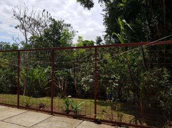 Se vende espaciosa casa con mas de 1100m2 en Desamparados de Alajuela 23-602