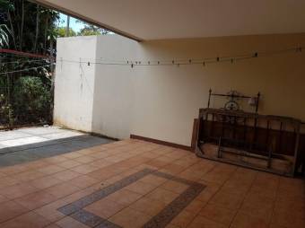 Se vende espaciosa casa con mas de 1100m2 en Desamparados de Alajuela 23-602