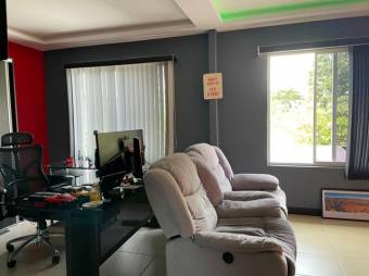 Se vende moderna y espaciosa casa con patio y terraza en Guácima de Alajuela 23-1736