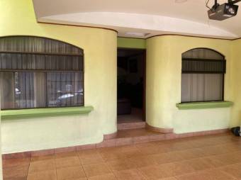 Se vende linda y espaciosa casa en Alajuela 23-2862