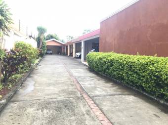 Se vende linda y espaciosa casa en San Pablo de Heredia 23-3248