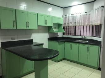 Se vende linda y espaciosa casa en San Pablo de Heredia 23-3248