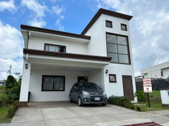 Se vende espaciosa casa moderna con terraza en San Rafael de Alajuela 24-161