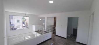 Se vende linda y espaciosa casa con patio en Turrucares de Alajuela 24-232