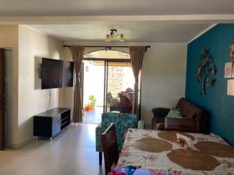 Se vende linda y espaciosa casa con patio en Guácima de Alajuela 23-195