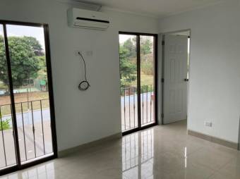 Se vende linda y espaciosa casa con patio en 