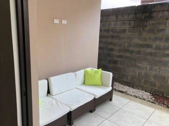 Se vende linda casa con terraza en Alajuela centro 23-1111