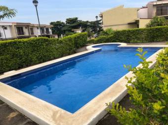 Se vende linda casa con terraza en Alajuela centro 23-1111