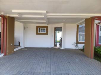 Se vende hermosa y espaciosa casa con patio en Desamparados de Alajuela 23-2039