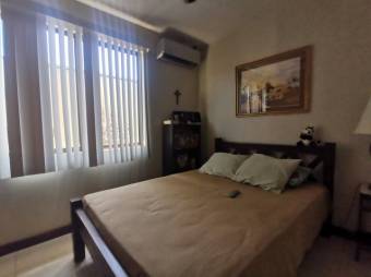 Se vende linda y espaciosa casa con patio en Guácima de Alajuela 23-1591