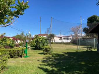 Se vende casa con zona verde en Guácima de Alajuela 23-3468