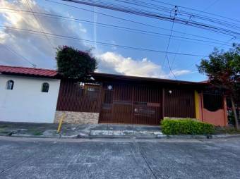 Se vende linda y espaciosa casa en San Francisco de dos Ríos de San José 23-1831